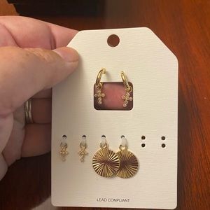 This is a set of 3 charms that fit the gold hoop earrings on the top. See pic